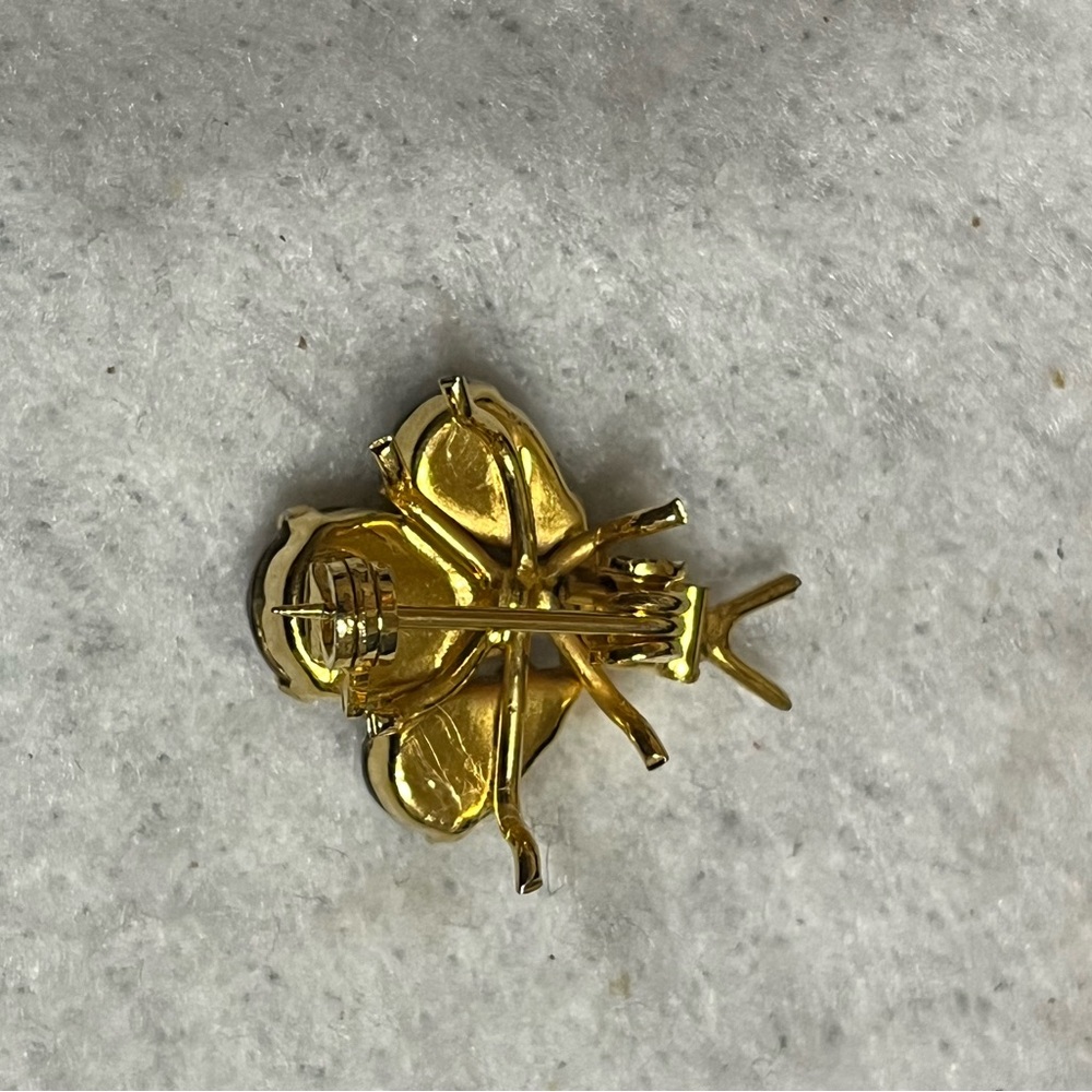 Small Winged Insect Brooch - Picture 10 of 10